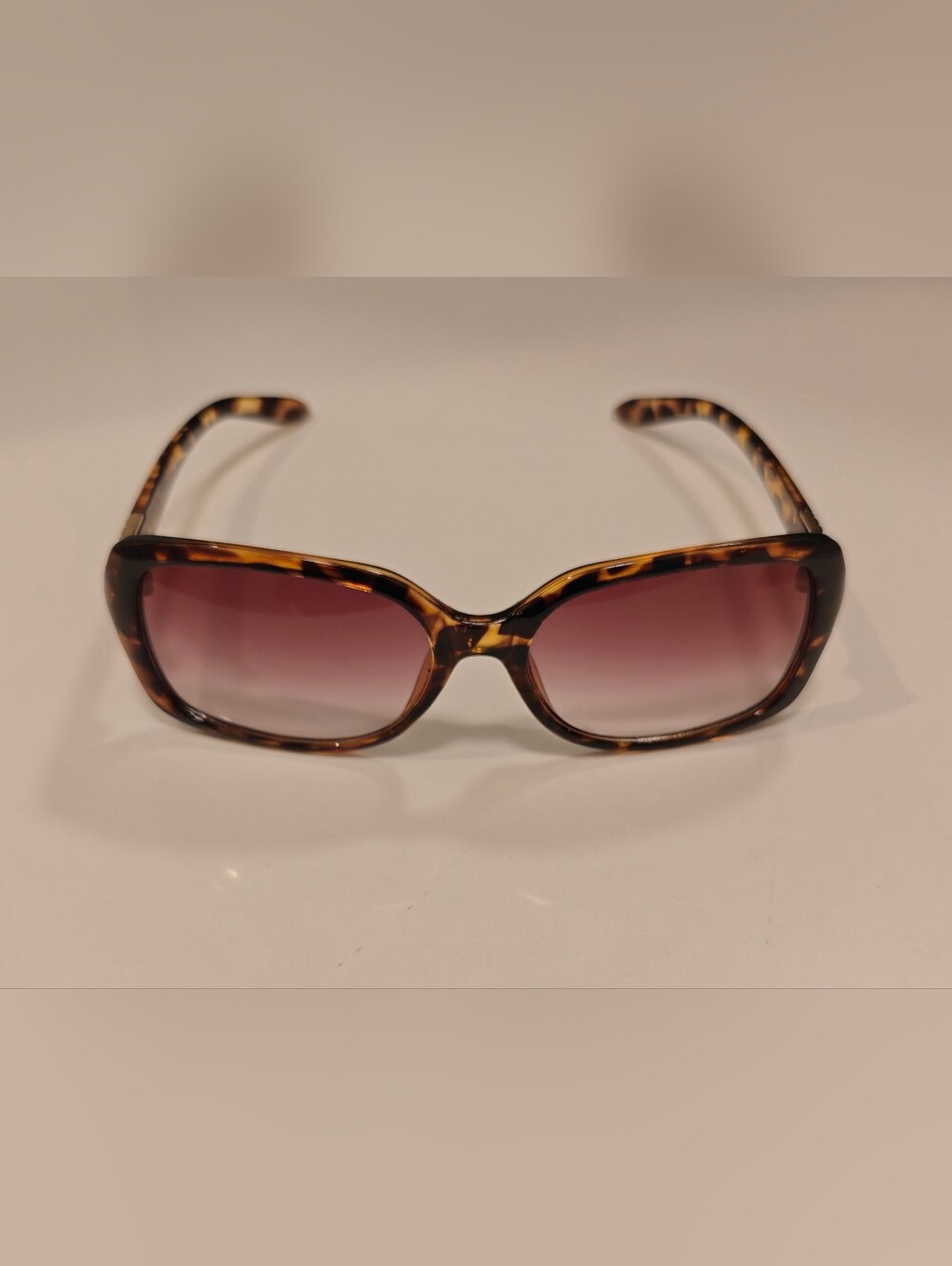 Tortoiseshell Y2K Retro-inspired square frame Sunglasses w/Soft gradient lenses